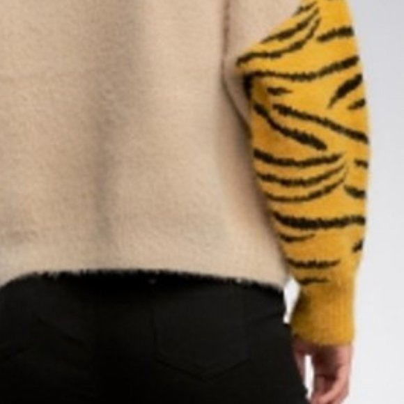 ELAN CLOTHING ANIMAL PRINT SWEATER FUZZY YARN - Picture 3 of 5
